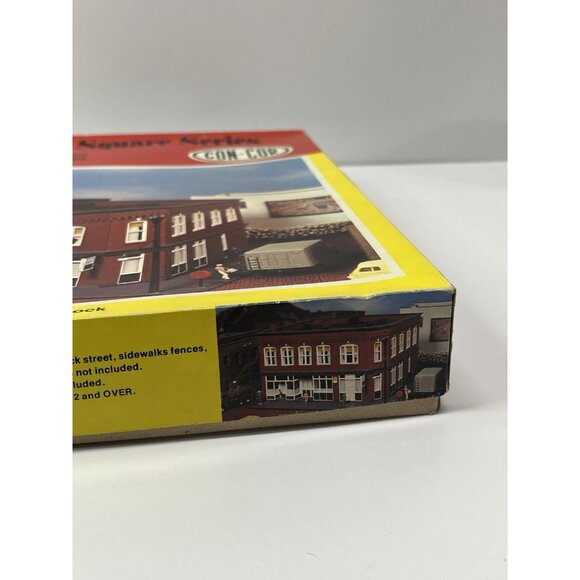 Heljan Con-Cor HO 903 Court House Square series “Crookville Bank Block” - Picture 11 of 15